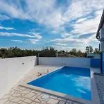 Blue House With Private Pool 度假居 *