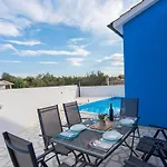 Blue House With Private Pool 度假居 Nova Vas (Porec)
