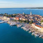 Blue House With Private Pool Nova Vas (Porec)