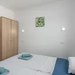 度假居 Blue House With Private Pool Nova Vas (Porec)