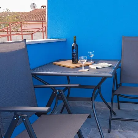 Blue House With Private Pool Ferienhaus Nova Vas (Porec)