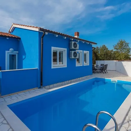 Dom wakacyjny Blue House With Private Pool Nova Vas (Porec)