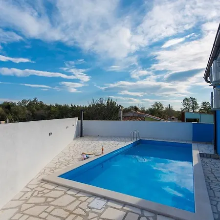 Blue House With Private Pool Dom wakacyjny *