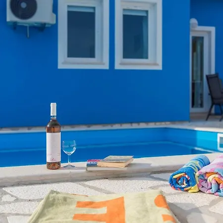 Blue House With Private Pool *