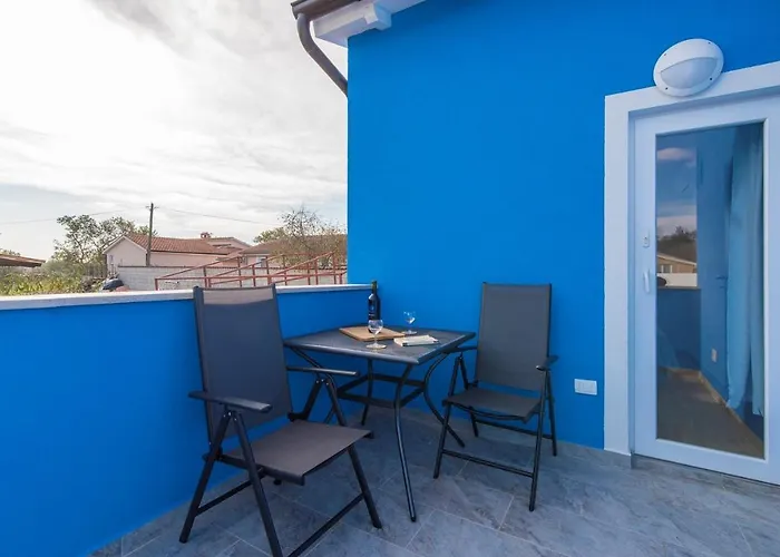 Blue House With Private Pool Дом отдыха Нова-Вас
