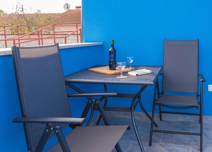 Blue House With Private Pool Дом отдыха Нова-Вас