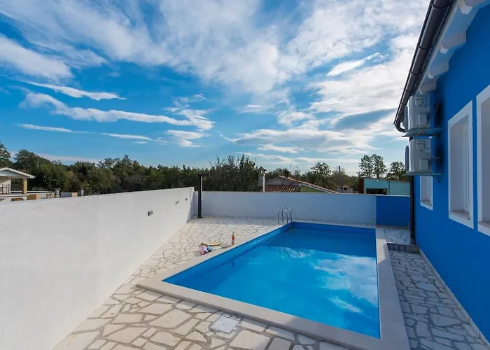 Blue House With Private Pool Дом отдыха *