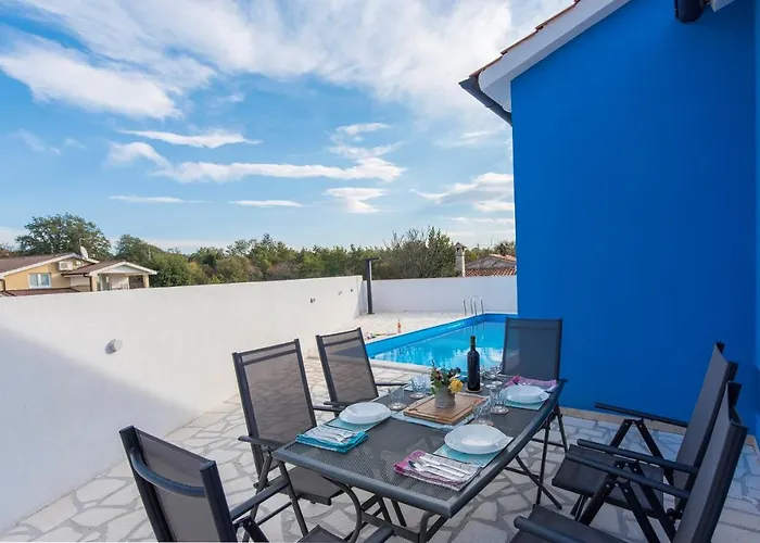 Blue House With Private Pool Дом отдыха Нова-Вас