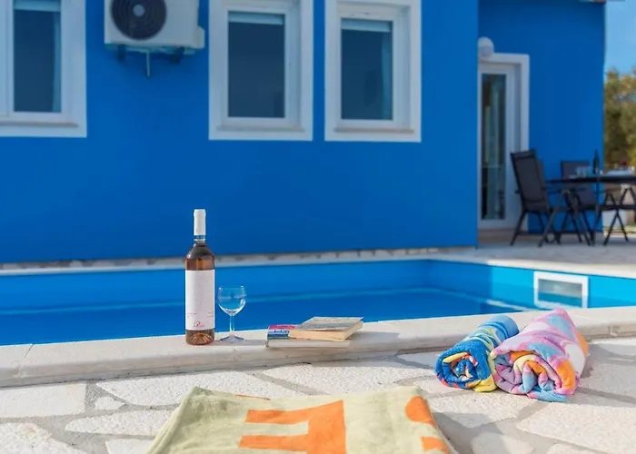 Blue House With Private Pool *