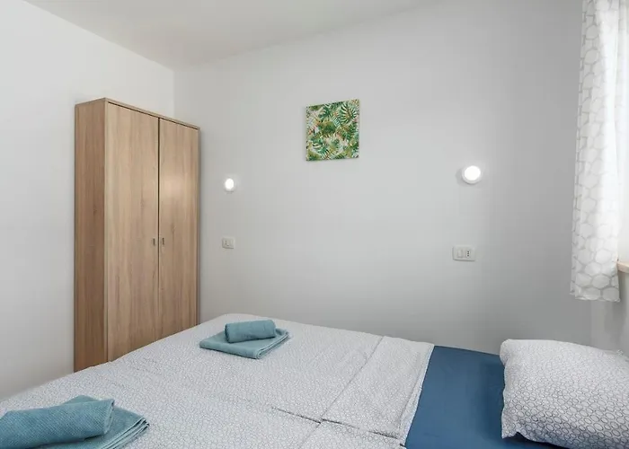 Дом отдыха Blue House With Private Pool Нова-Вас