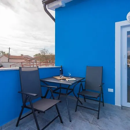 Blue House With Private Pool Сasa de vacaciones Nova Vas (Porec)