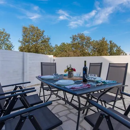 Blue House With Private Pool Сasa de vacaciones *